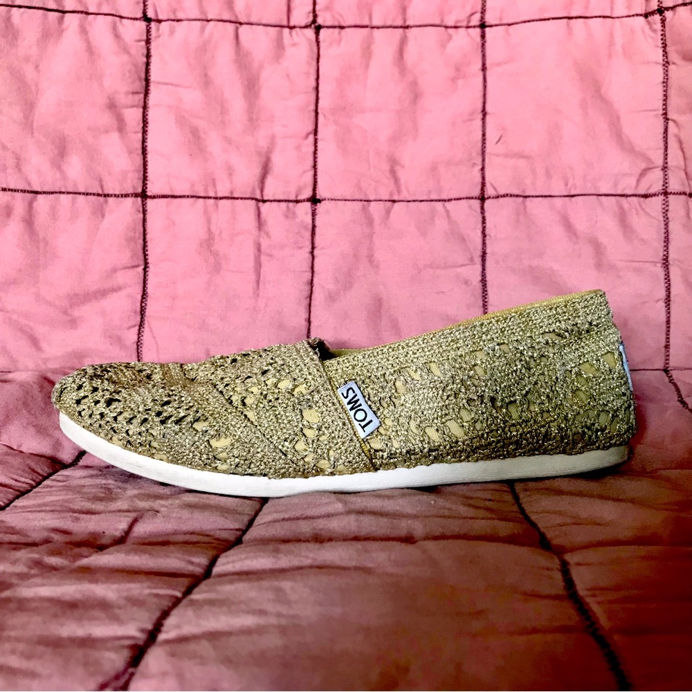 TOM'S Alpargata Slip-On Flats Gold Woven Material Size 6 1/2 GREAT CONDITION!